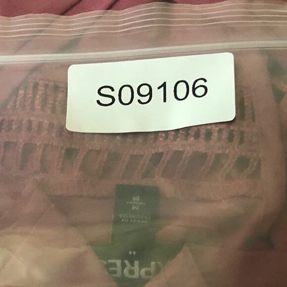 Express Womens Blouse Berry V Neck Sleeveless Flowy Slit Accents Medium - Picture 12 of 12